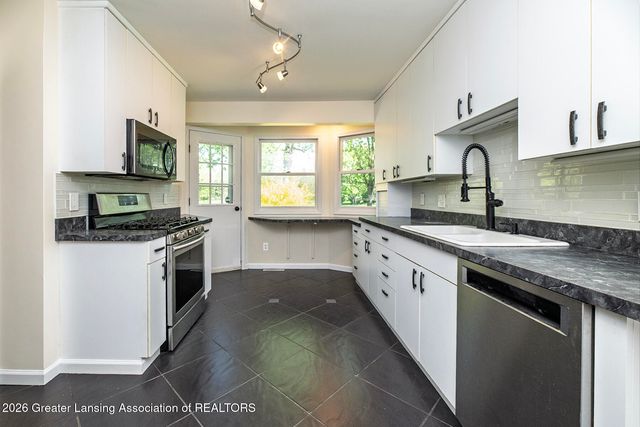1012 Fox Hills Drive, East Lansing, MI 48823