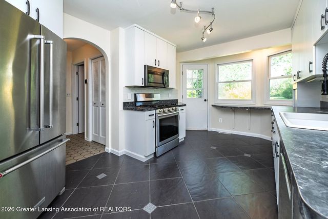 1012 Fox Hills Drive, East Lansing, MI 48823