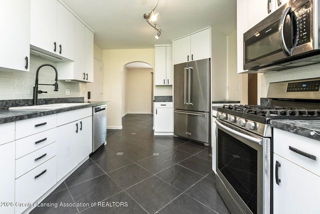 1012 Fox Hills Drive, East Lansing, MI 48823