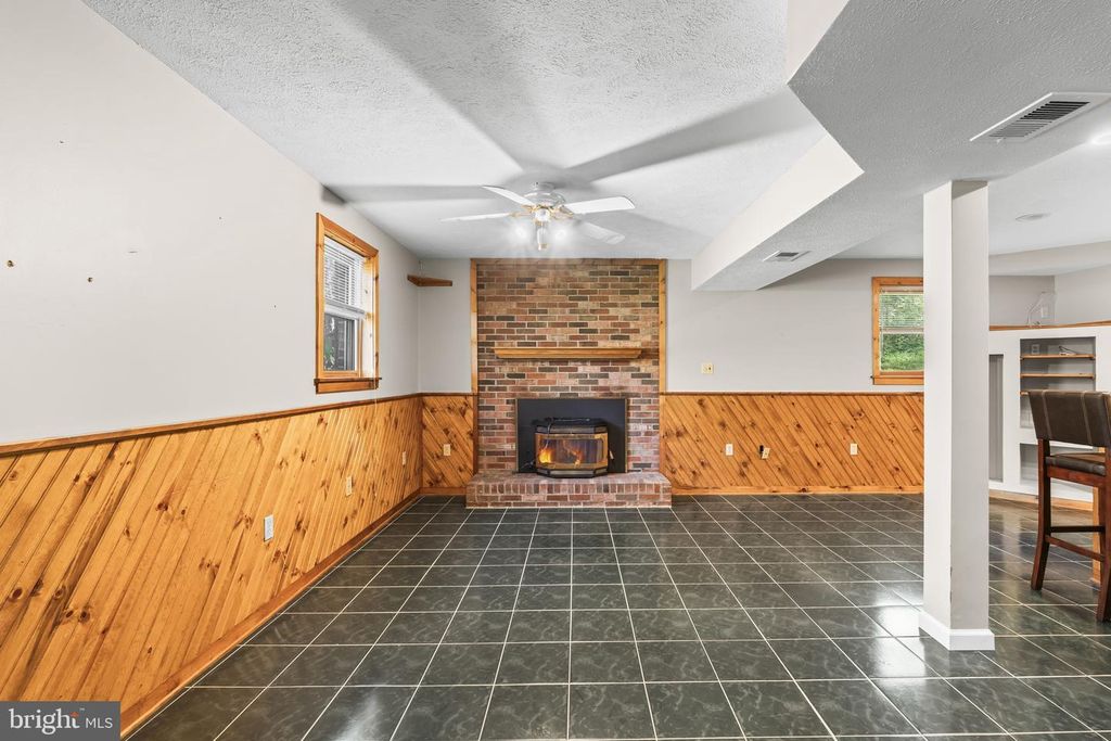 Image 8 of property listing at 3305 CHESAPEAKE BEACH RD, Chesapeake Beach, MD 20732