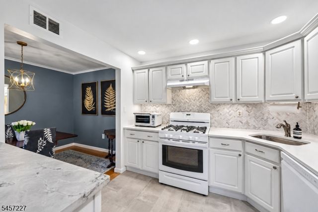 89 Woodward Ln, Bernards Twp., NJ 07920