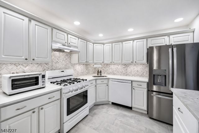 89 Woodward Ln, Bernards Twp., NJ 07920