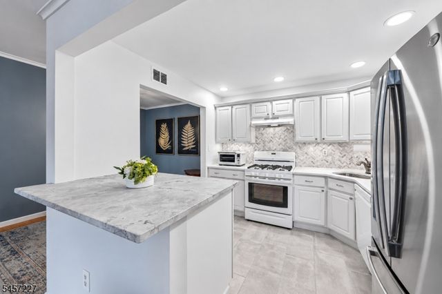 89 Woodward Ln, Bernards Twp., NJ 07920