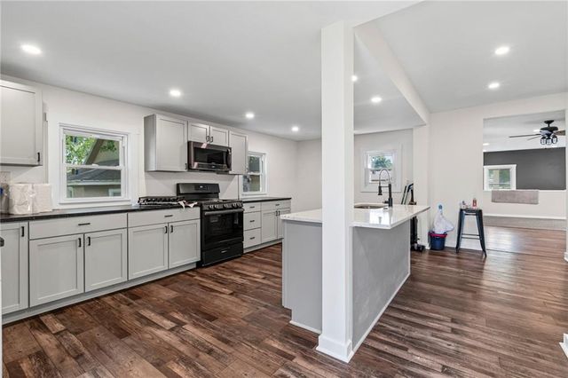 2118 South Street, Lexington, MO 64067