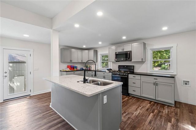 2118 South Street, Lexington, MO 64067