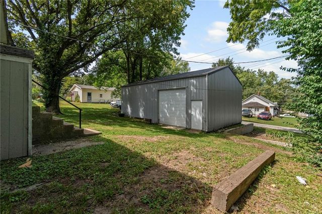 2118 South Street, Lexington, MO 64067