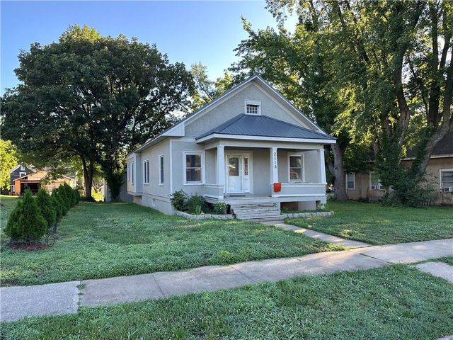 2118 South Street, Lexington, MO 64067