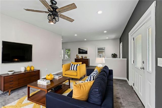 2118 South Street, Lexington, MO 64067