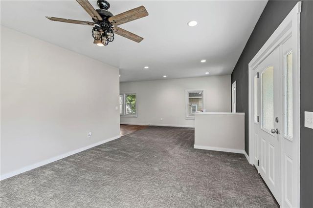 2118 South Street, Lexington, MO 64067