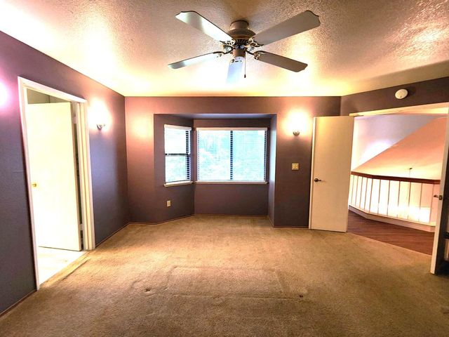 2130 University Park Dr, Sacramento, CA 95825