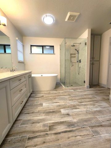 2130 University Park Dr, Sacramento, CA 95825