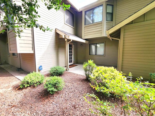 2130 University Park Dr, Sacramento, CA 95825