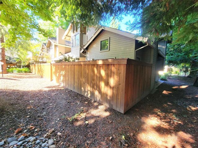 2130 University Park Dr, Sacramento, CA 95825