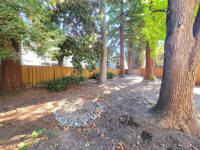 2130 University Park Dr, Sacramento, CA 95825