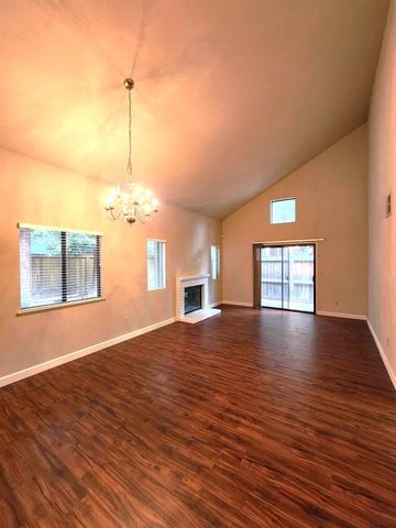2130 University Park Dr, Sacramento, CA 95825