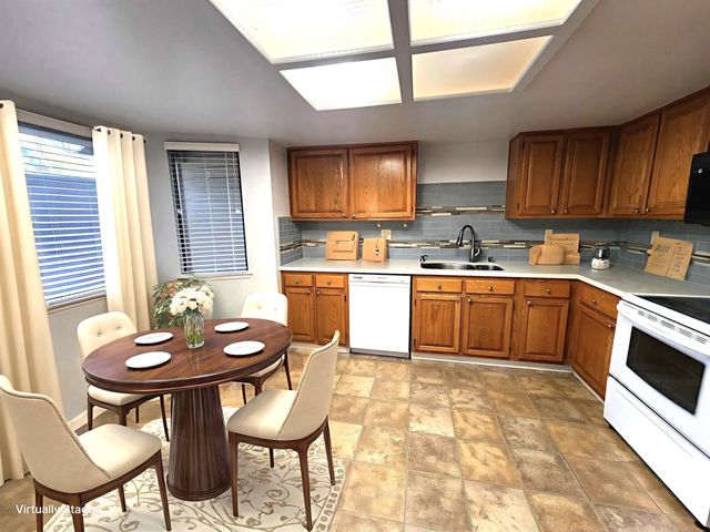 2130 University Park Dr, Sacramento, CA 95825