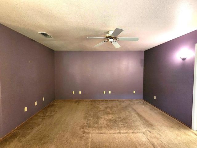 2130 University Park Dr, Sacramento, CA 95825