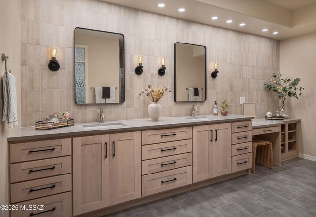 13828 N Topflite Drive, Oro Valley, AZ 85755