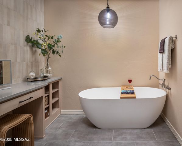 13828 N Topflite Drive, Oro Valley, AZ 85755