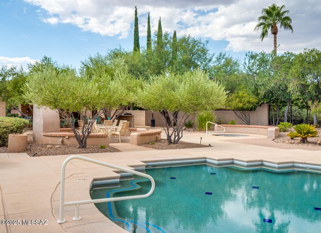 13828 N Topflite Drive, Oro Valley, AZ 85755