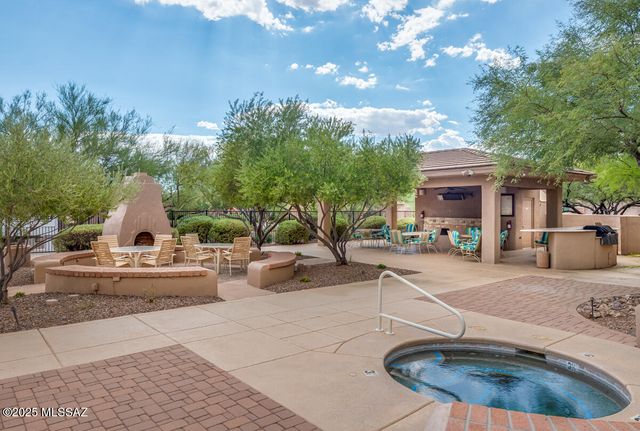 13828 N Topflite Drive, Oro Valley, AZ 85755