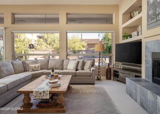 13828 N Topflite Drive, Oro Valley, AZ 85755