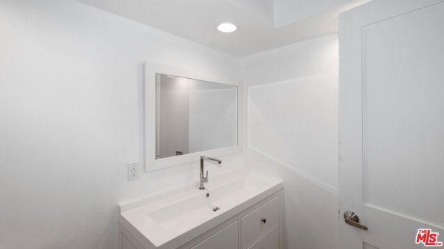 5035 Escobedo Drive, Woodland Hills (los Angeles), CA 91364