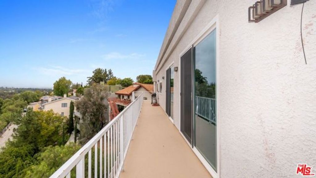 5035 Escobedo Drive, Woodland Hills (los Angeles), CA 91364