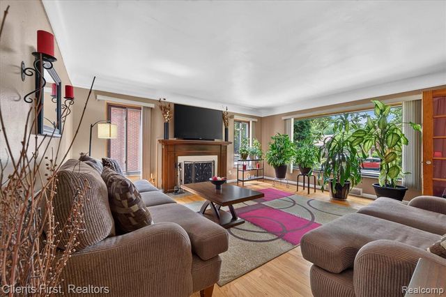 17606 Avon Avenue, Detroit, MI 48219
