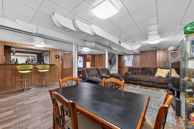 17606 Avon Avenue, Detroit, MI 48219