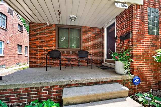 17606 Avon Avenue, Detroit, MI 48219