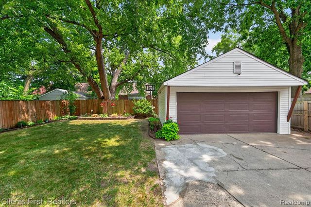 17606 Avon Avenue, Detroit, MI 48219