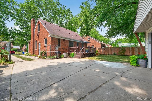 17606 Avon Avenue, Detroit, MI 48219