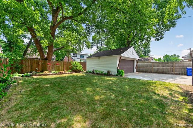 17606 Avon Avenue, Detroit, MI 48219