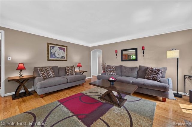 17606 Avon Avenue, Detroit, MI 48219
