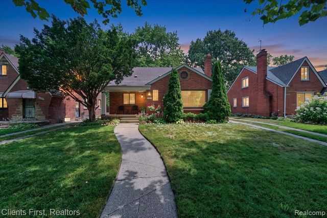 17606 Avon Avenue, Detroit, MI 48219