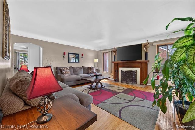 17606 Avon Avenue, Detroit, MI 48219
