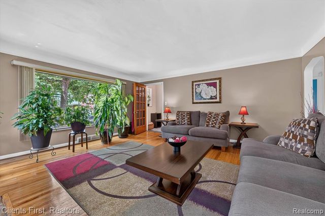 17606 Avon Avenue, Detroit, MI 48219