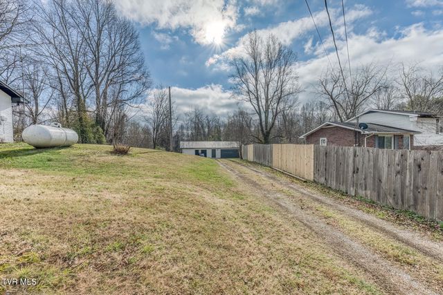 2230 Dave Buck Road, Johnson City, TN 37601