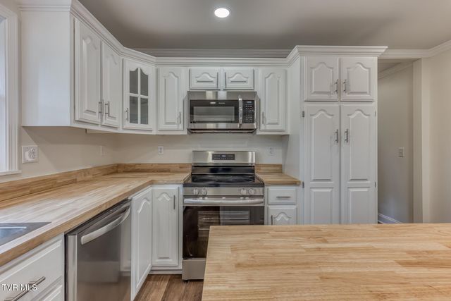 2230 Dave Buck Road, Johnson City, TN 37601