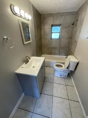 2910 E EMMA STREET, Tampa, FL 33610