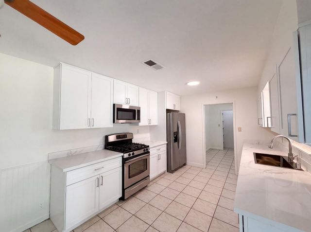 719 N Crescent Ave, Lodi, CA 95240