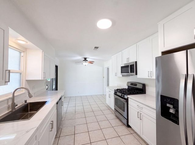 719 N Crescent Ave, Lodi, CA 95240
