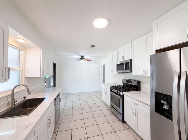 719 N Crescent Ave, Lodi, CA 95240