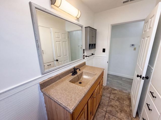 719 N Crescent Ave, Lodi, CA 95240