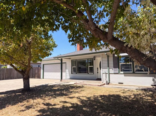 719 N Crescent Ave, Lodi, CA 95240