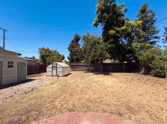 719 N Crescent Ave, Lodi, CA 95240