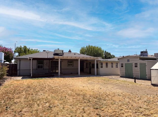 719 N Crescent Ave, Lodi, CA 95240