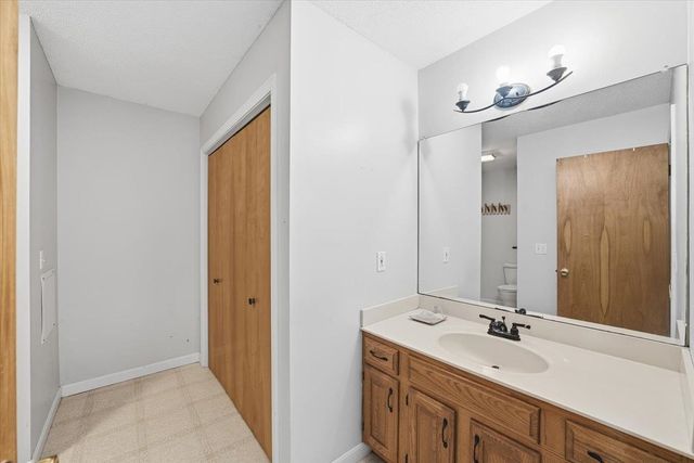 60 Brickyard Rd Unit 5, Essex Junction, VT 05452
