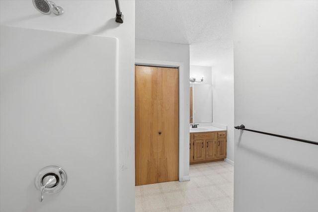 60 Brickyard Rd Unit 5, Essex Junction, VT 05452